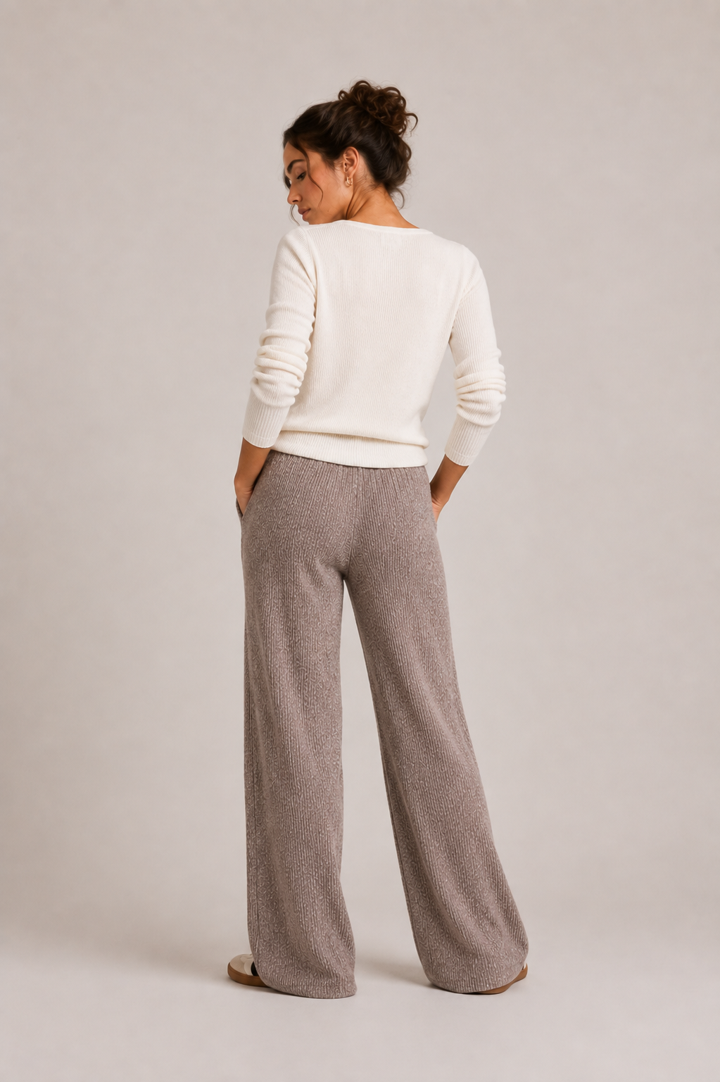Pantaloni a Gamba Larga in Maglia Costina Tortora