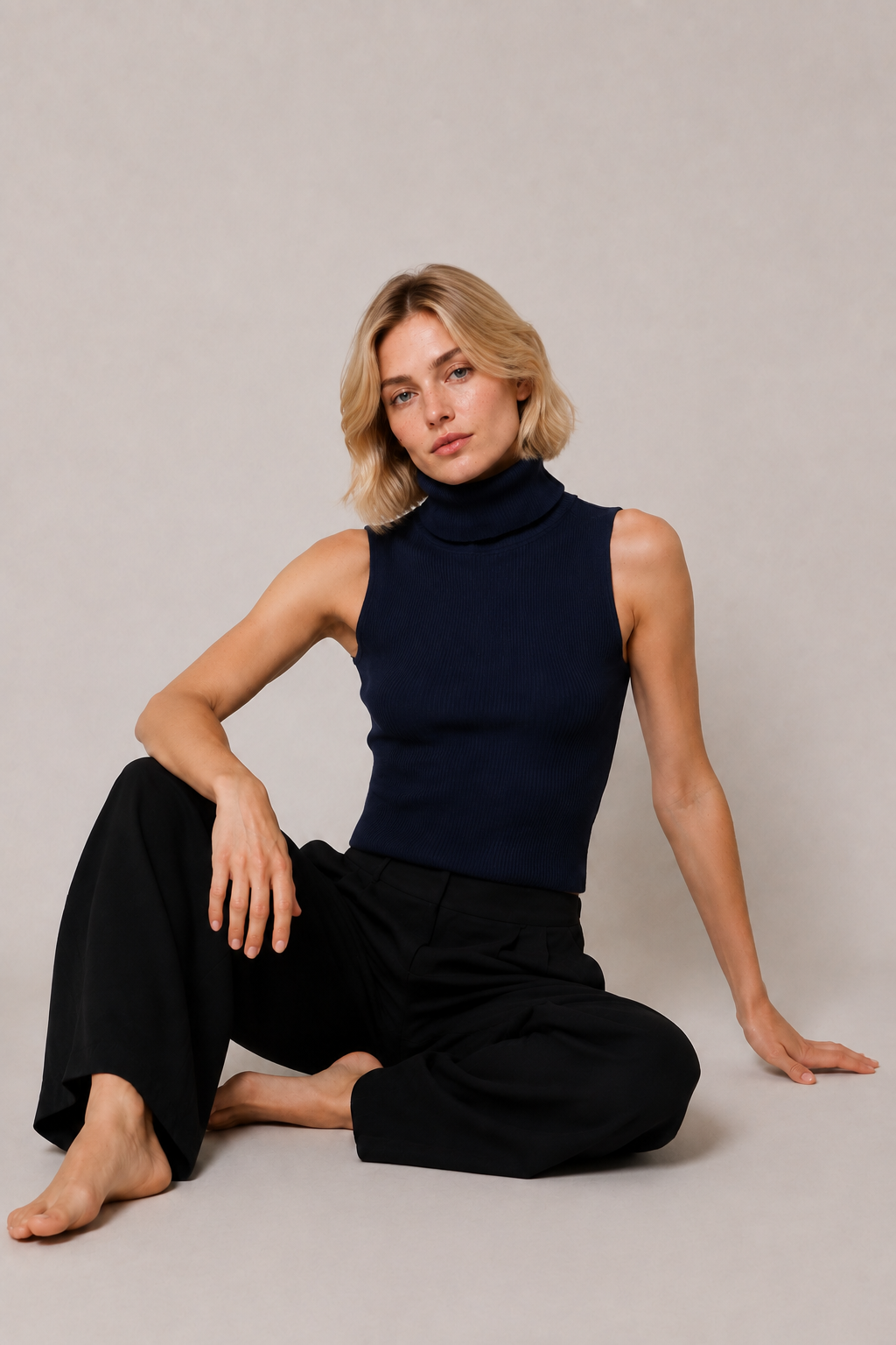 Top Senza Maniche a Collo Alto Blu Navy