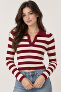 Polo cropped a righe con scollo a V