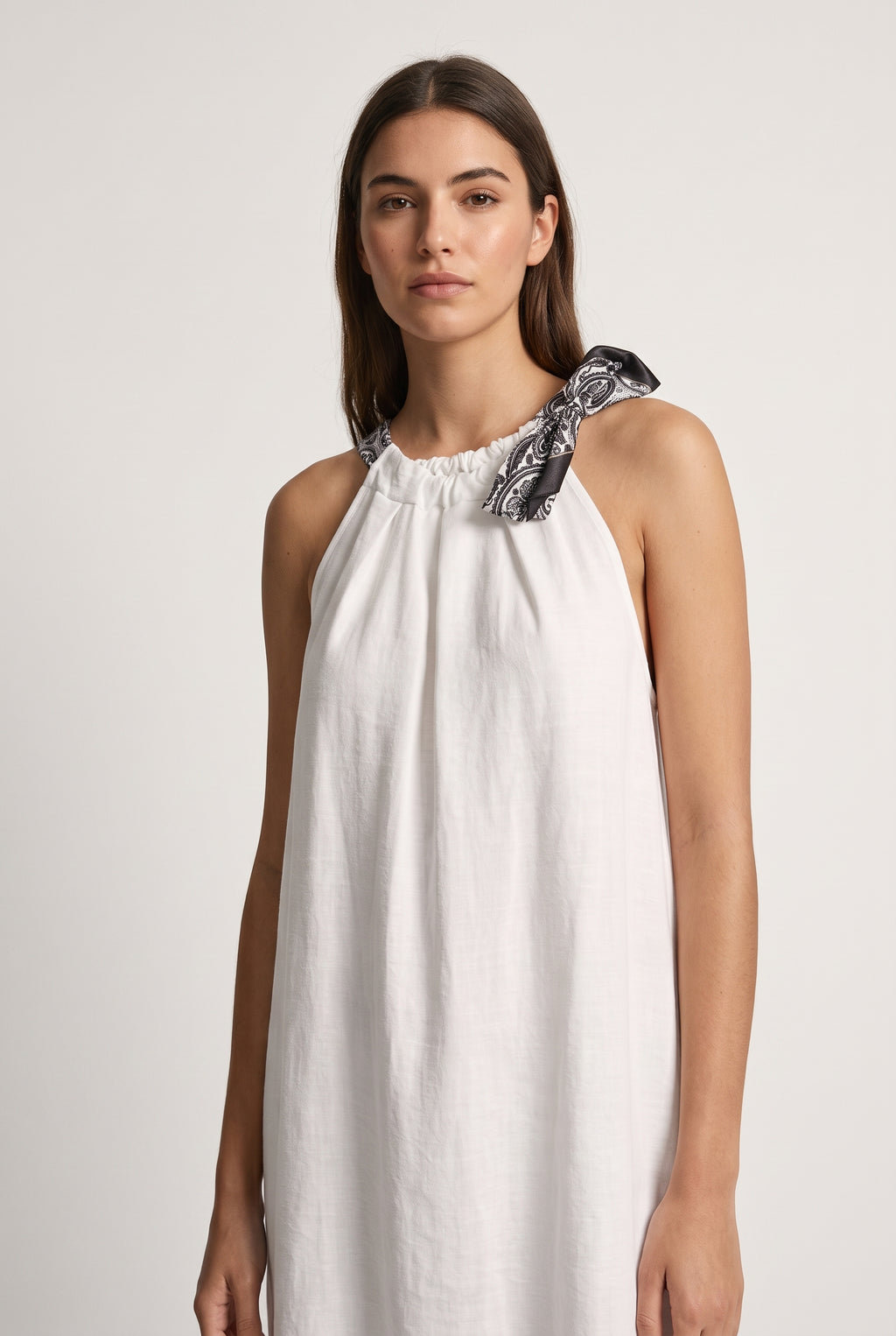 Abito Scivolato Bianco con Bretelle Paisley