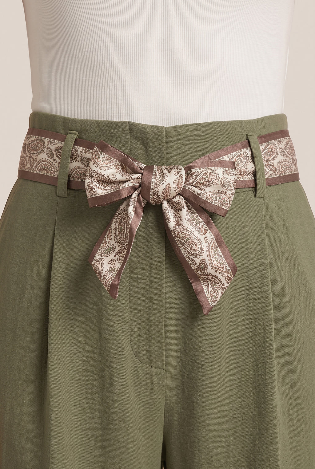 Pantaloni Sartoriali · Verde Oliva con Cintura Paisley