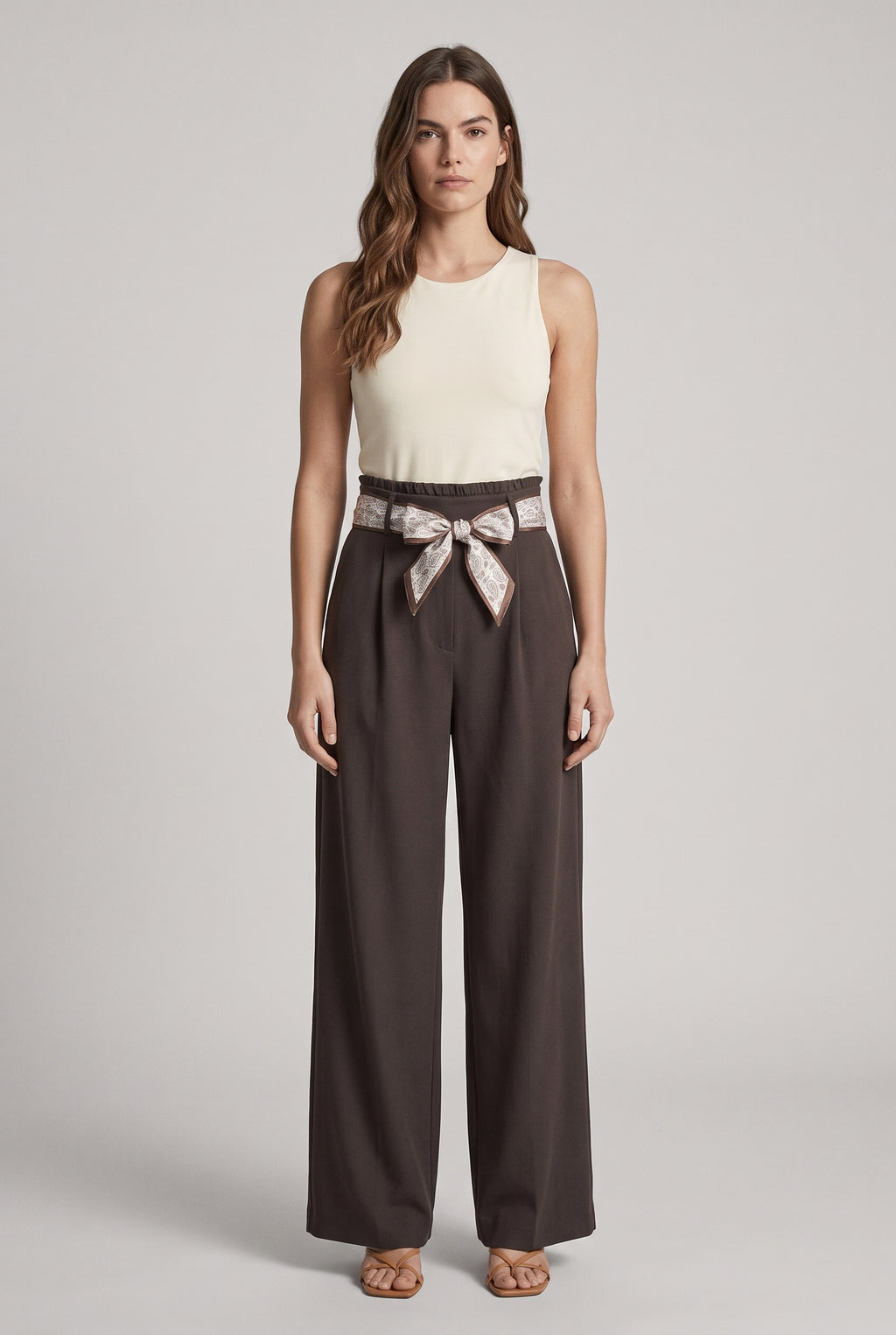 Pantaloni Sartoriali · Marrone Scuro con Cintura Paisley