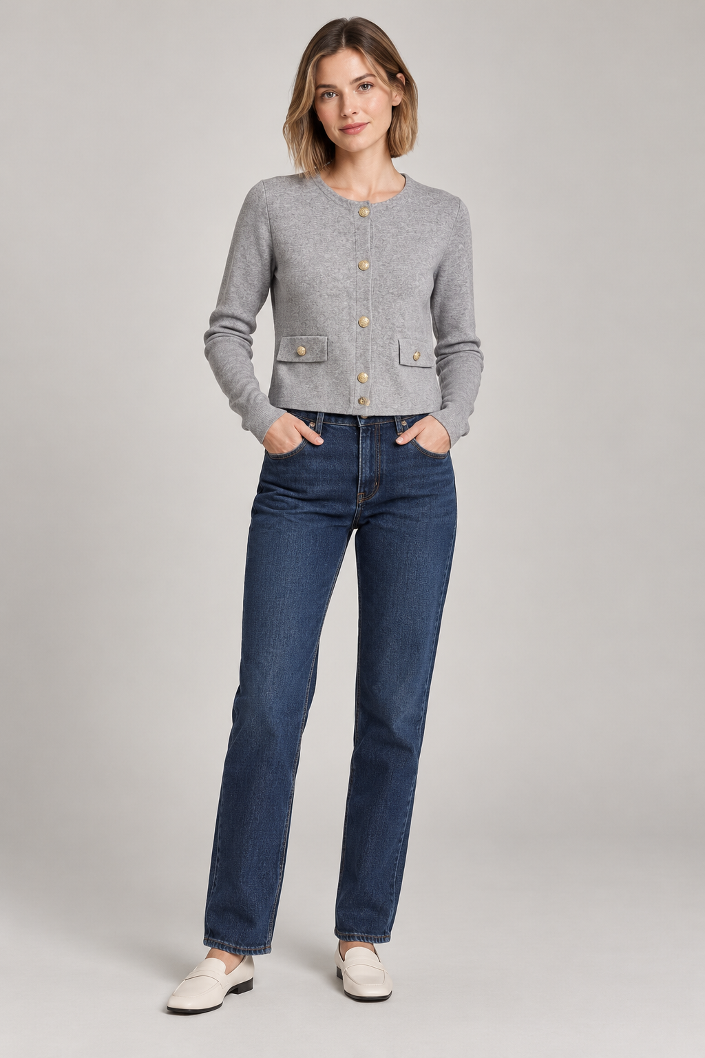 Cardigan grigio con bottoni dorati