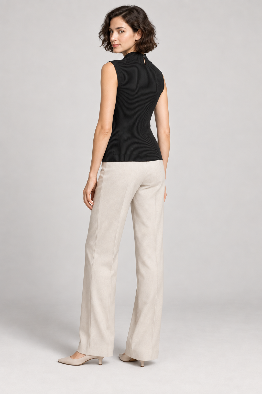 Top in maglia a costine con collo alto, vista posteriore