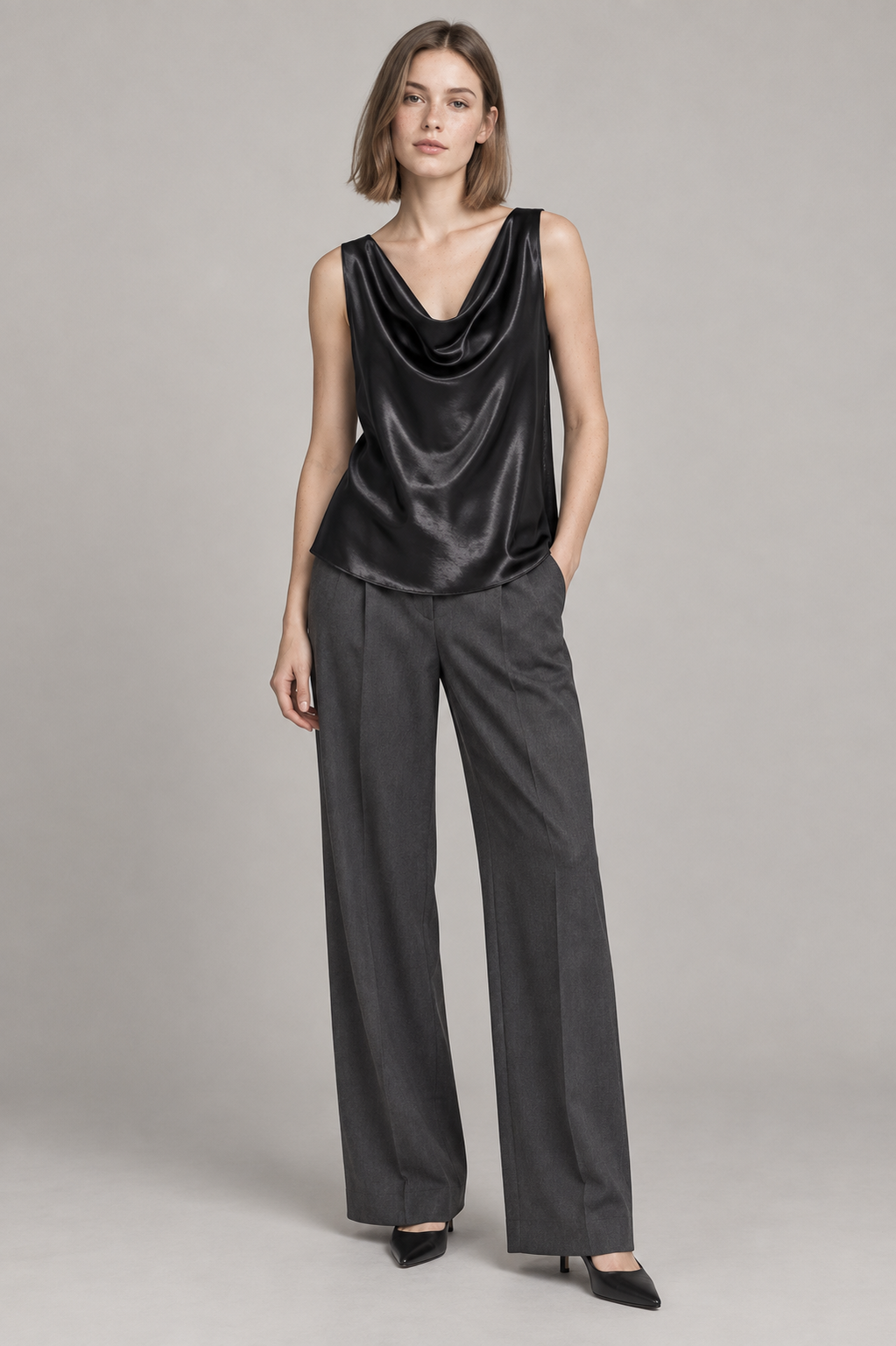 Top nero senza maniche con scollo drappeggiato