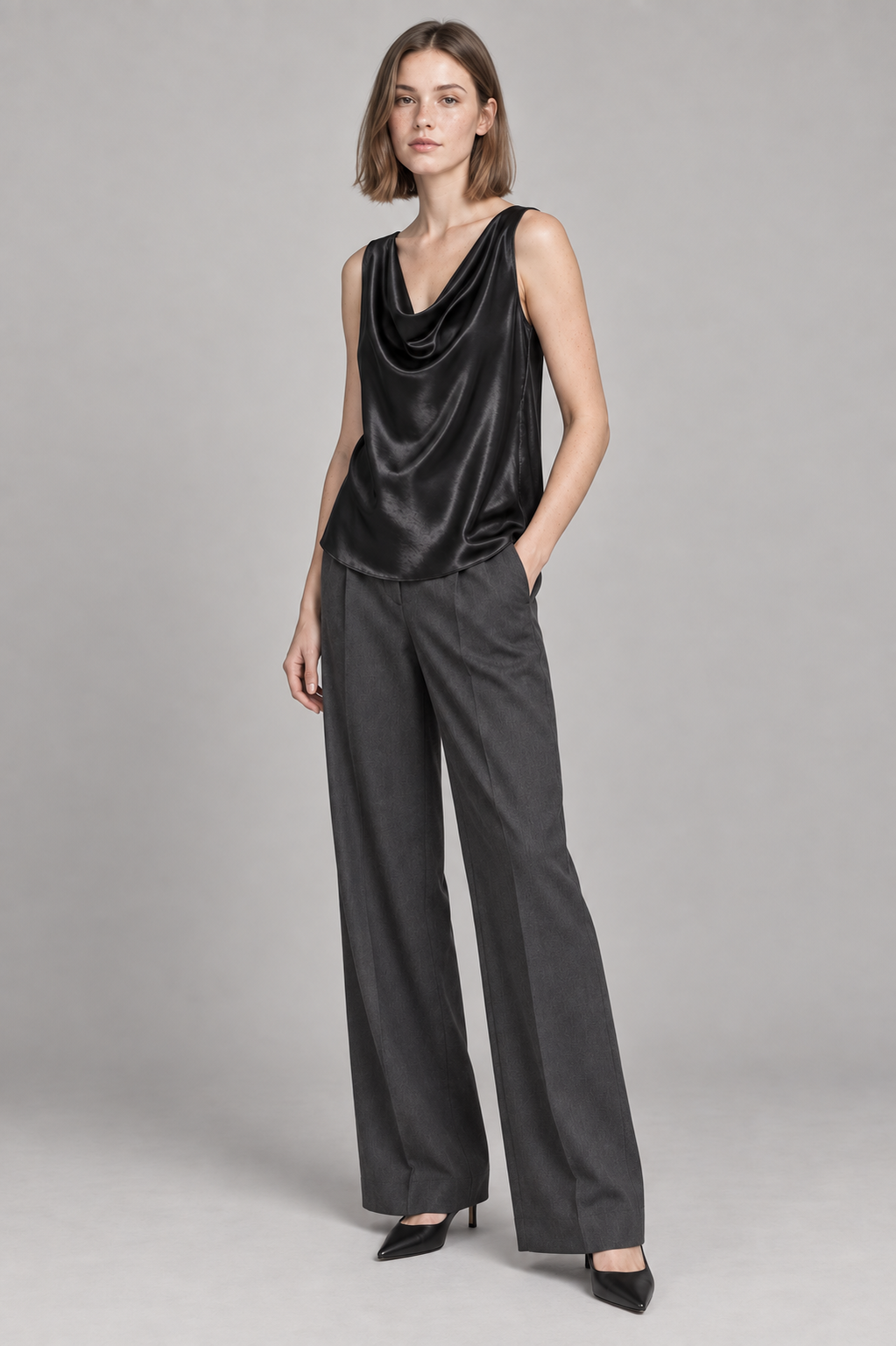 Top nero senza maniche con scollo drappeggiato