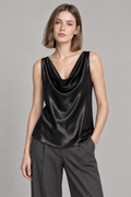 Top nero senza maniche con scollo drappeggiato